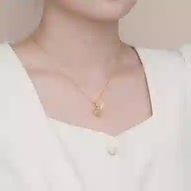 925