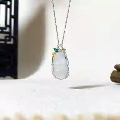 925
