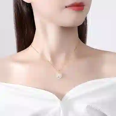 925