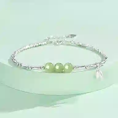 925