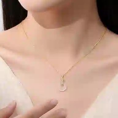 925