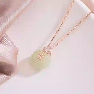 925