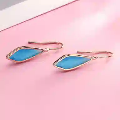 925