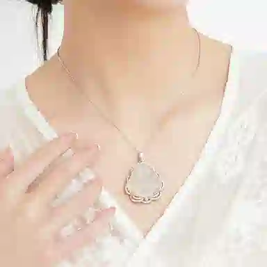 925