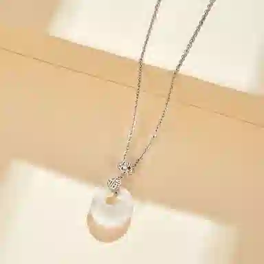 925