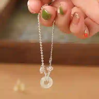 925