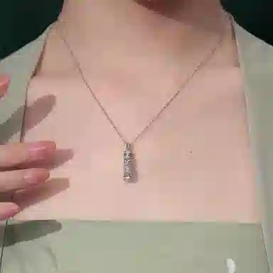 925