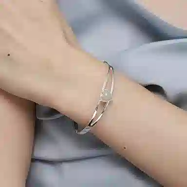 999