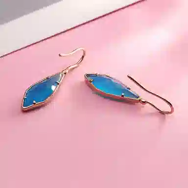 925