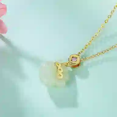 925