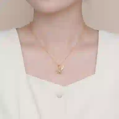 925
