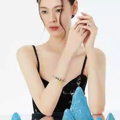 S925