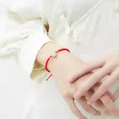 925