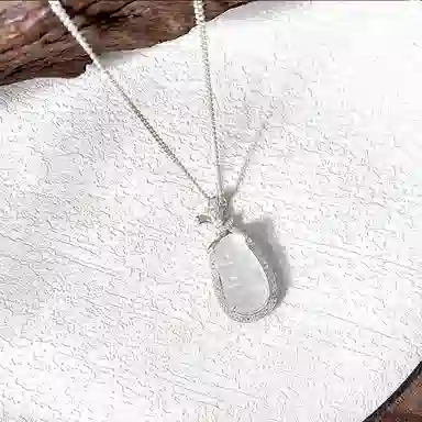 925