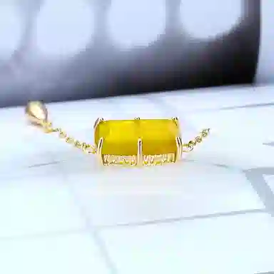 925