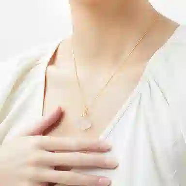 925