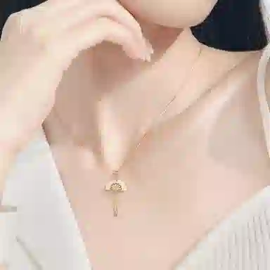 925