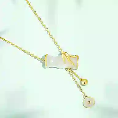 925
