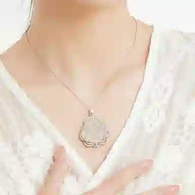 925