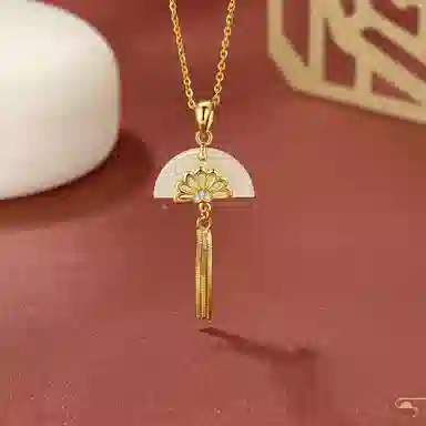 925