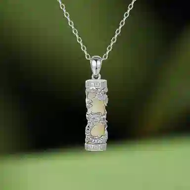925