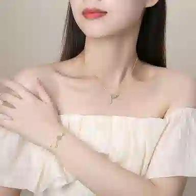 925