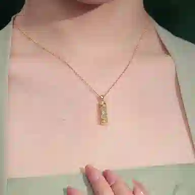 925