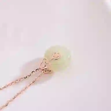 925