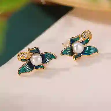 925