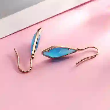 925
