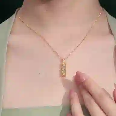 925