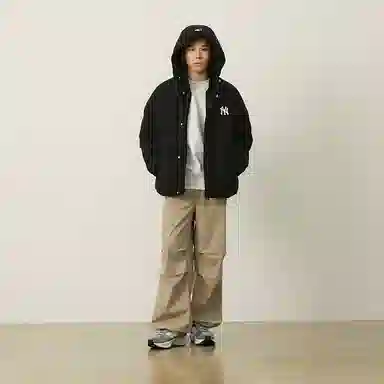 MLB New York Yankees Hooded Down Jacket Black