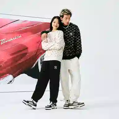 MLB Monogram Crewneck Black