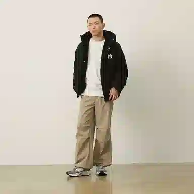 MLB New York Yankees Hooded Down Jacket Black