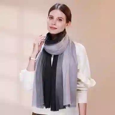 上海故事 手绘渐变空调 聚酯纤维 绒线围巾 女款 深棕米咖