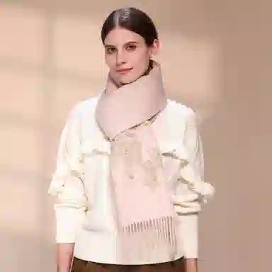 上海故事 红披肩女外搭秋冬加厚保暖时尚刺绣外出防寒小围脖女士 绵羊毛 绒线围巾 女款