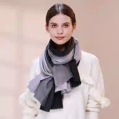 上海故事 手绘渐变空调 聚酯纤维 绒线围巾 女款 深棕米咖