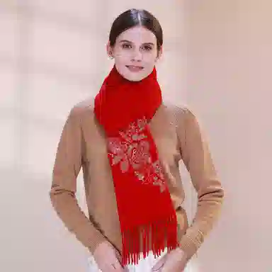 上海故事 红披肩女外搭秋冬加厚保暖时尚刺绣外出防寒小围脖女士 绵羊毛 绒线围巾 女款