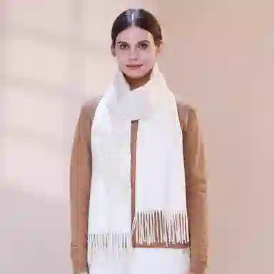 上海故事 红披肩女外搭秋冬加厚保暖时尚刺绣外出防寒小围脖女士 绵羊毛 绒线围巾 女款