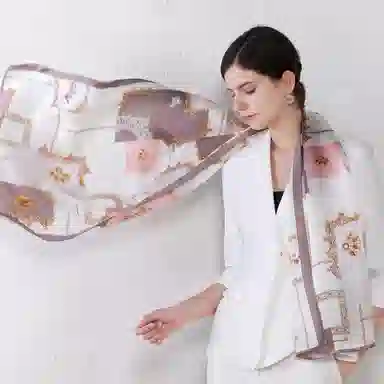 上海故事 青春素绉缎花漾郁金 桑蚕丝 丝巾 女款 礼盒装