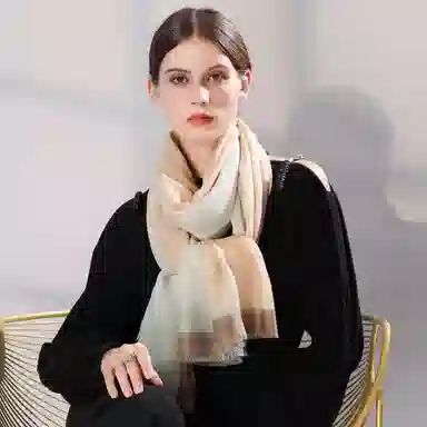 上海故事 散纤色织格大披肩 绵羊毛 围巾 女款 米驼灰绿