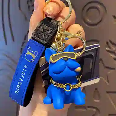 祎步康 可爱小狗公仔汽车书包精致潮酷斗牛犬钥匙扣 树脂 挂件 男女同款情侣款