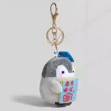 祎步康 旅游小企鹅 日系可爱玩偶背包钥匙扣能量书公仔挂饰 毛绒 挂件 男女同款情侣款