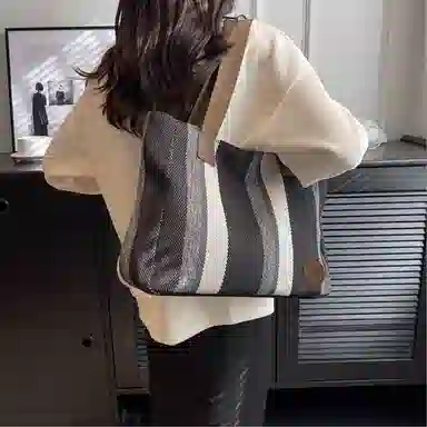 safiya Tote