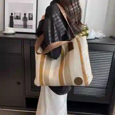 safiya Tote