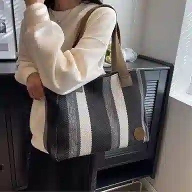 safiya Tote