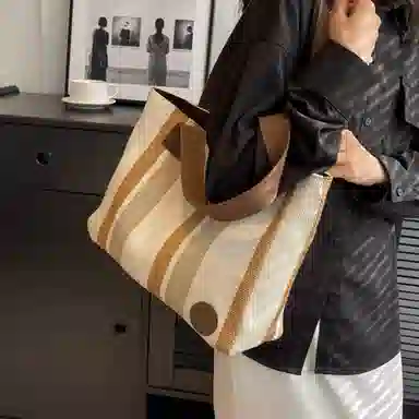 safiya Tote