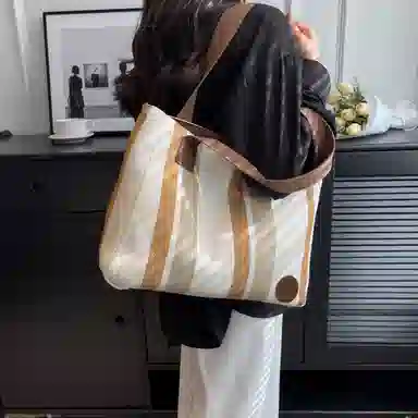 safiya Tote