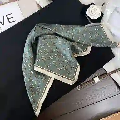 优幽兰 桑蚕丝小方巾 小众时尚真丝领巾气质韩版穿搭设计感包包装饰通勤实用护颈围脖 实用洋气减龄四季通用 丝巾 女款