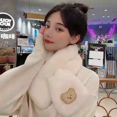优幽兰 秋冬季纯色百搭休闲时尚防风防寒加厚保暖潮流刺绣小熊清新甜美学生闺蜜穿搭 仿皮草 绒线围巾围脖 女款